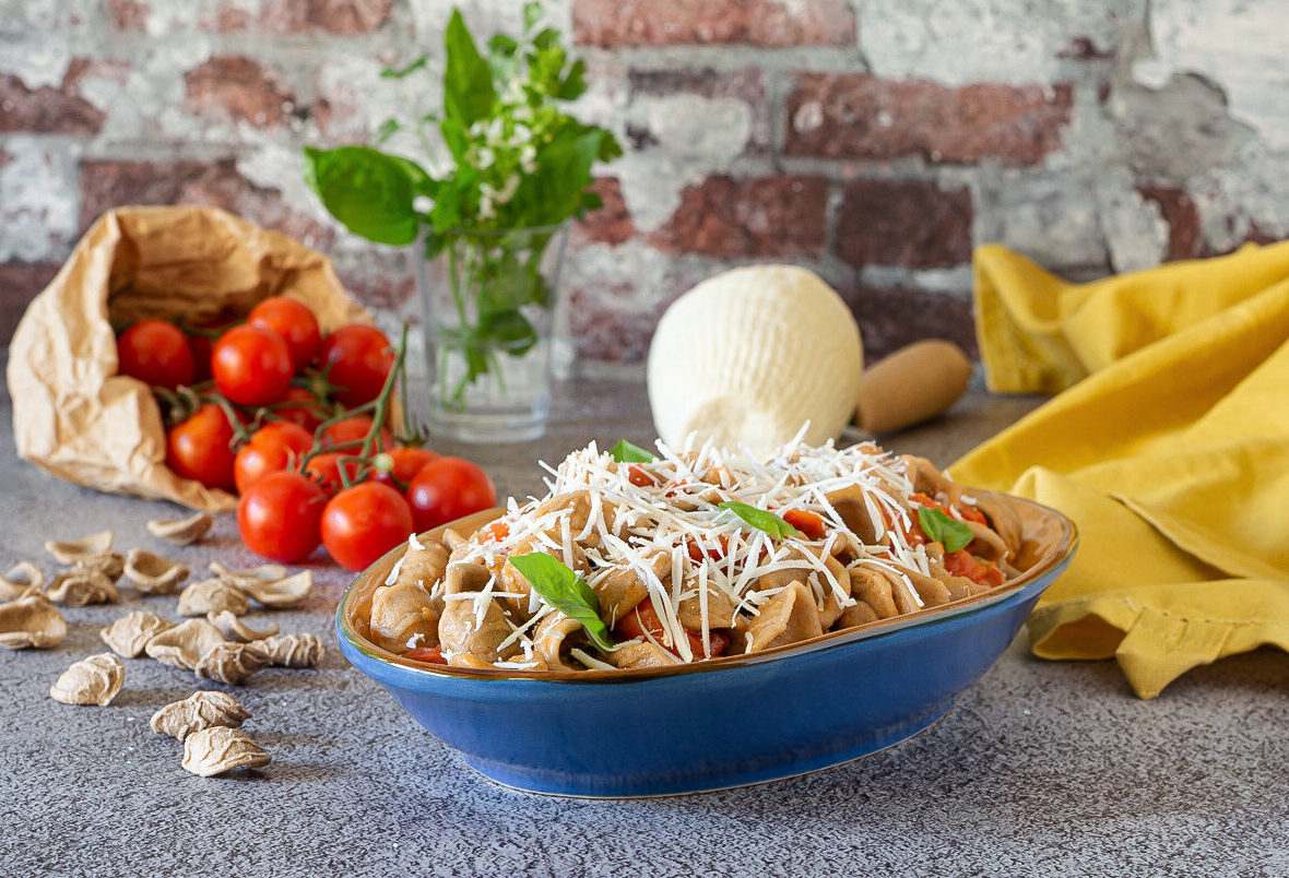 Orecchiette au blé brûlé, tomates et ricotta salée