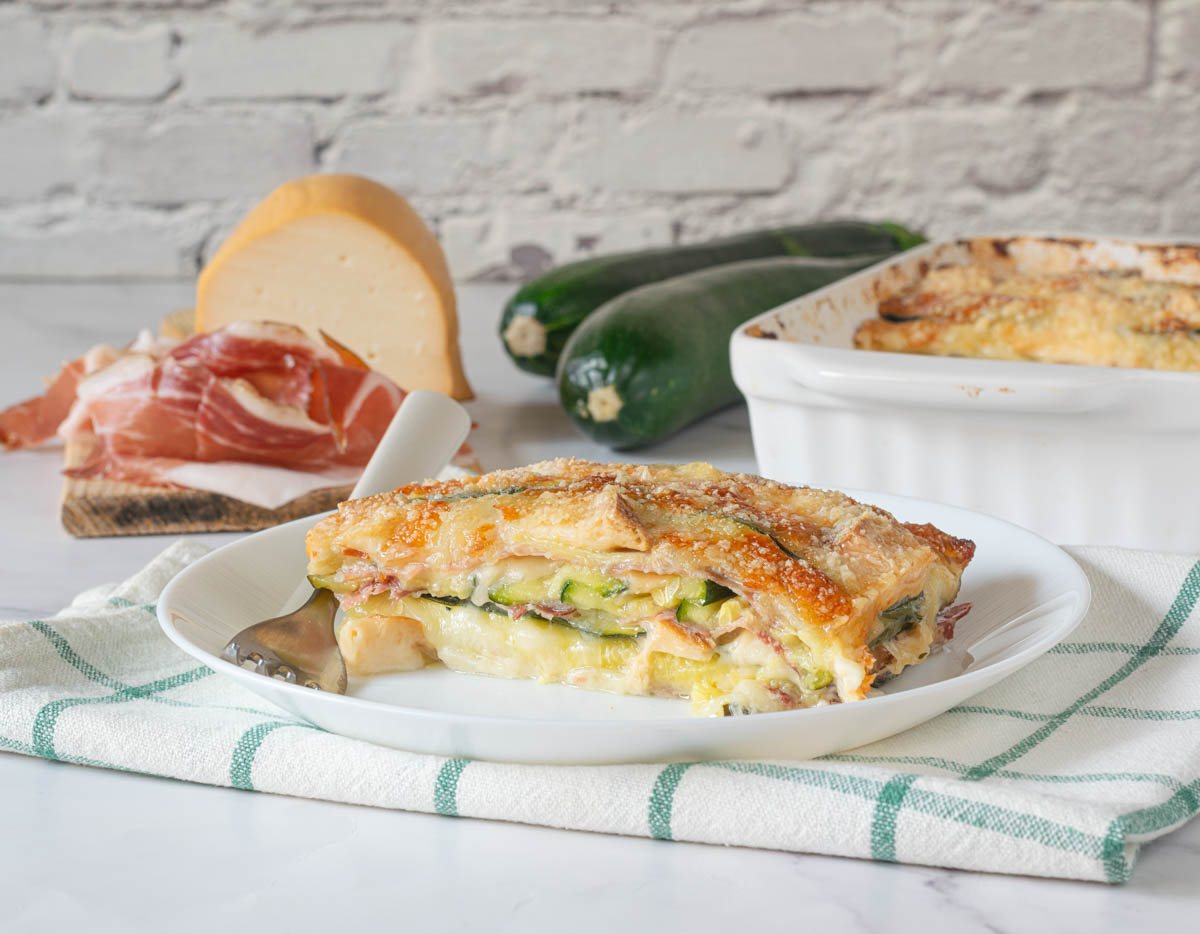 Parmigiana de courgettes, scamorza et speck