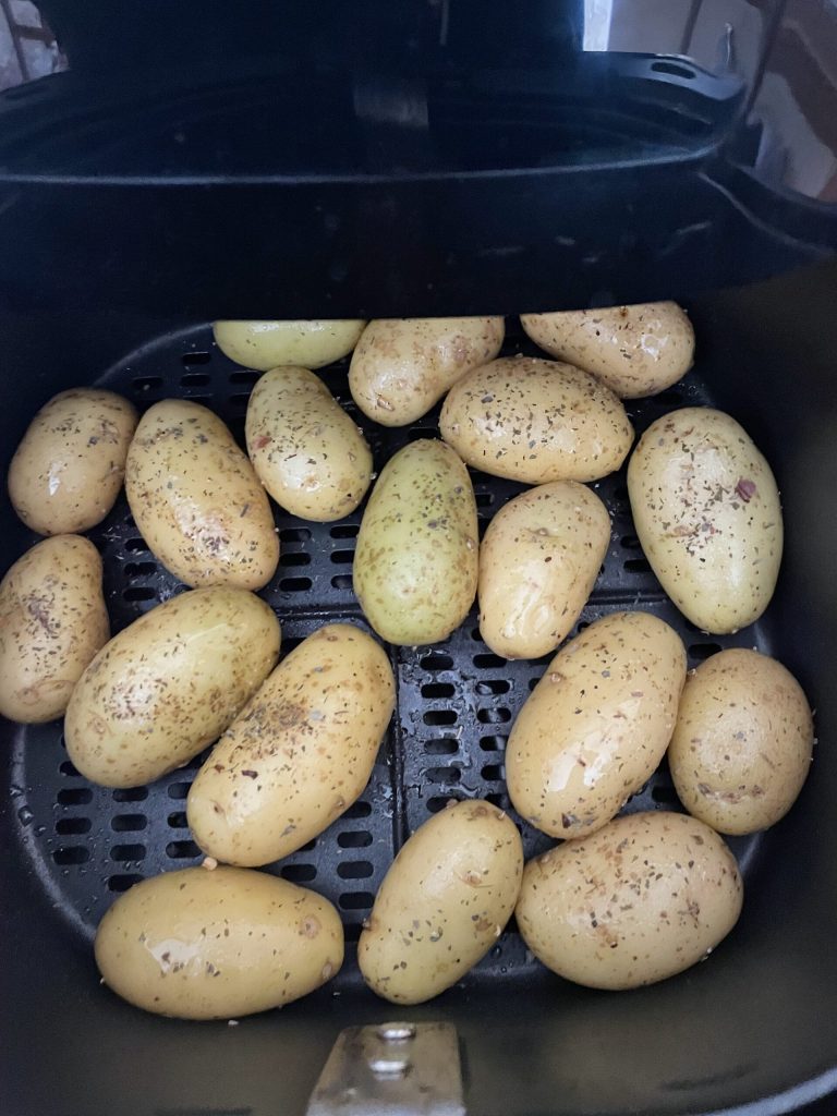pommes de terre nouvelles en friteuse sans huile
