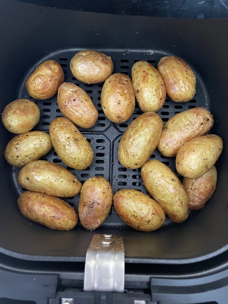 pommes de terre nouvelles en friteuse sans huile