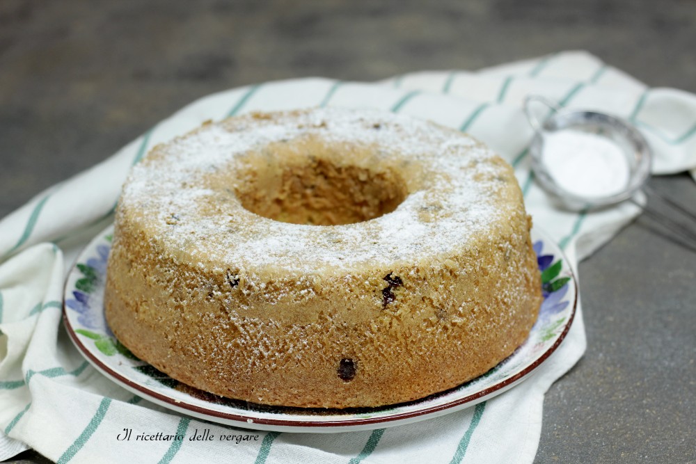 Gâteau couronne à l&rsquo;eau, citron vert et raisins secs