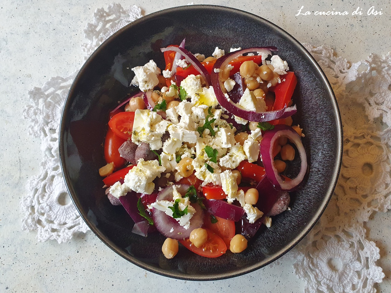 Salade de pois chiches à la méditerranéenne (rapide et fraîche)