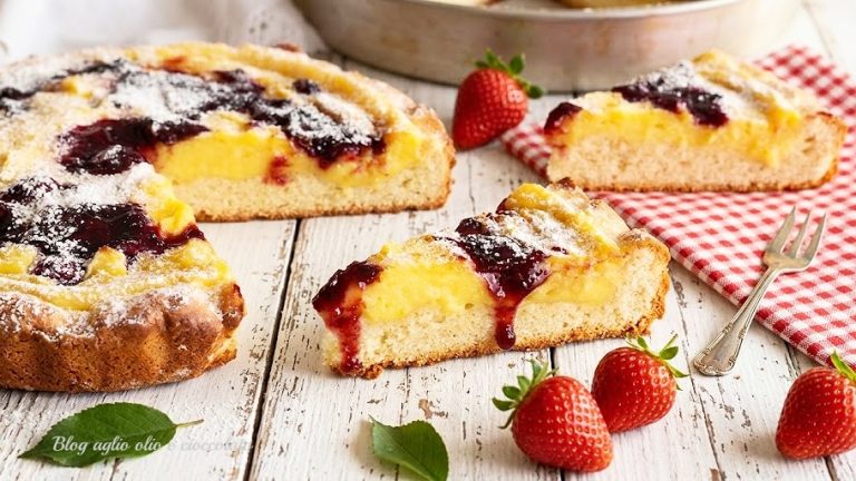 Tarte moelleuse aux fraises et crème douce et onctueuse - Recettes ...