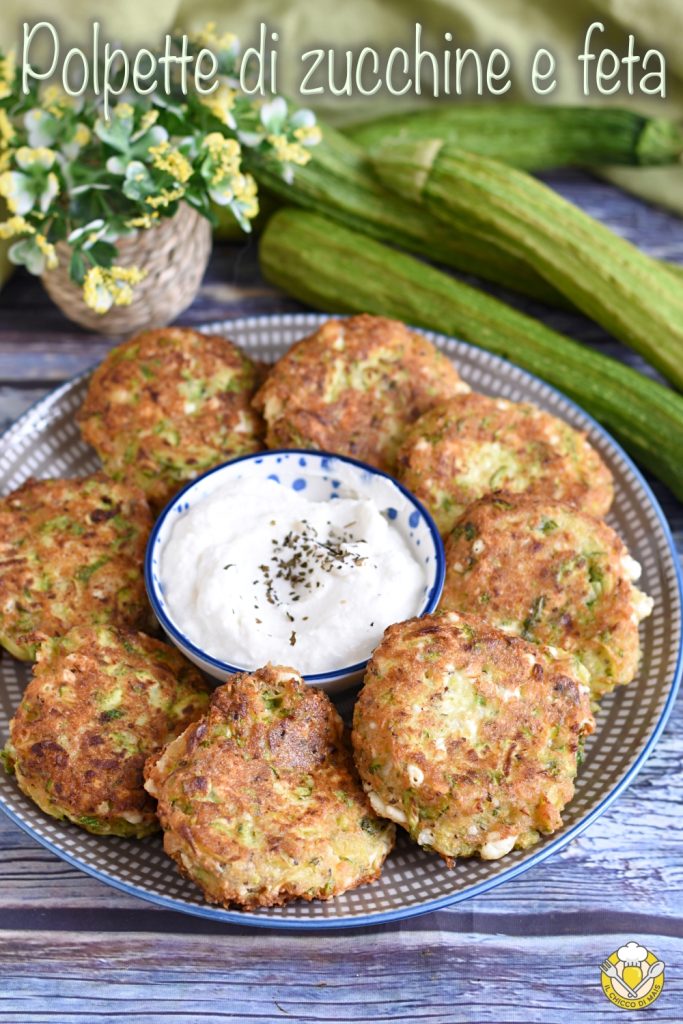 boulettes grecques de courgettes et feta recette grecque originale kolokithokeftedes il chicco di mais