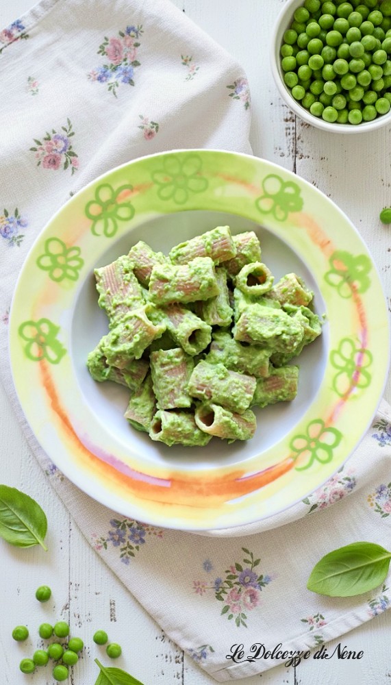 Pasta cremosa con guisantes y ricotta