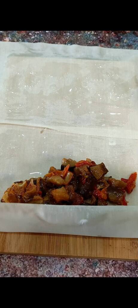 Formamos los rollitos de masa filo