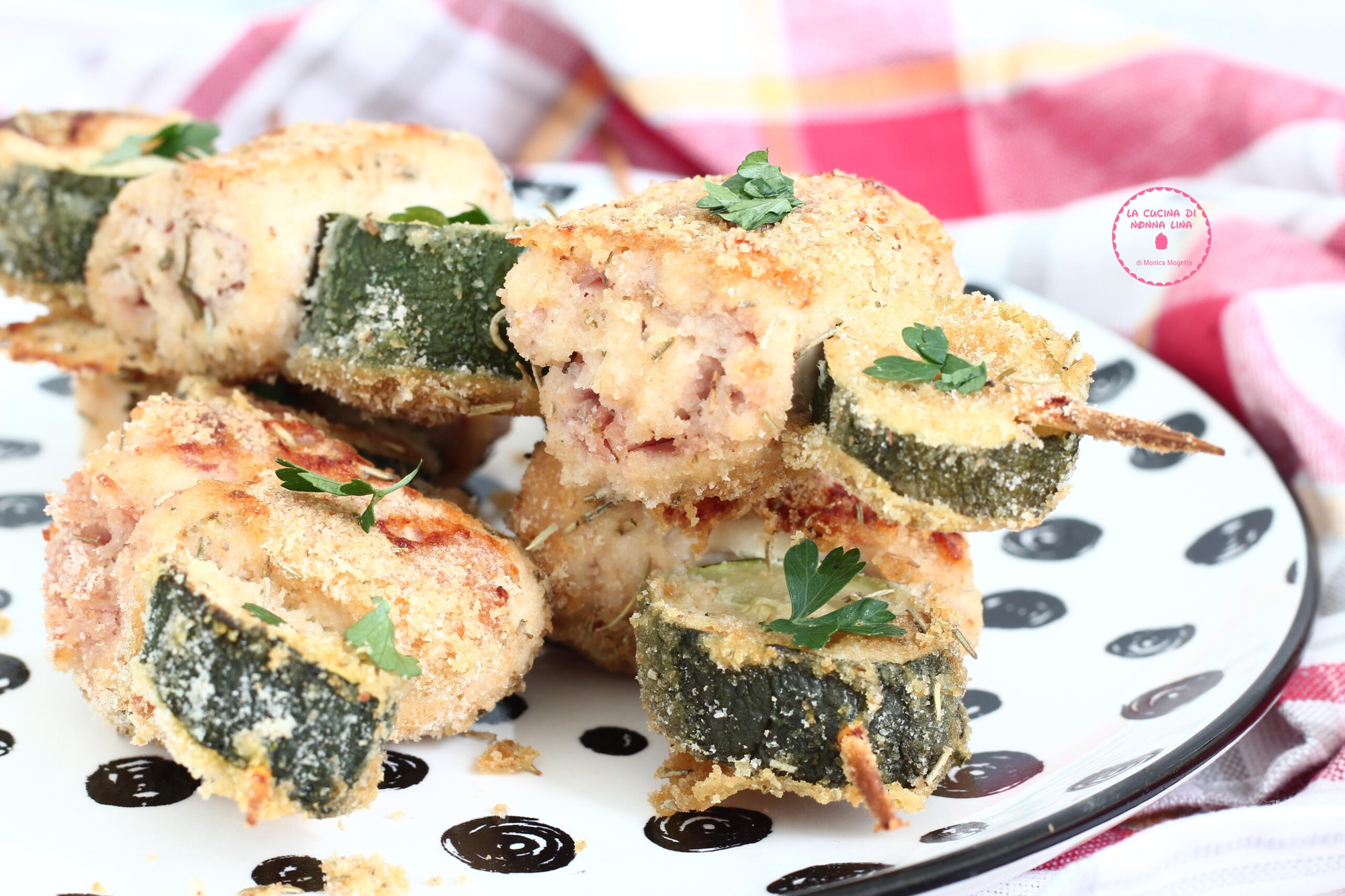 Brochetas de pollo y calabacín