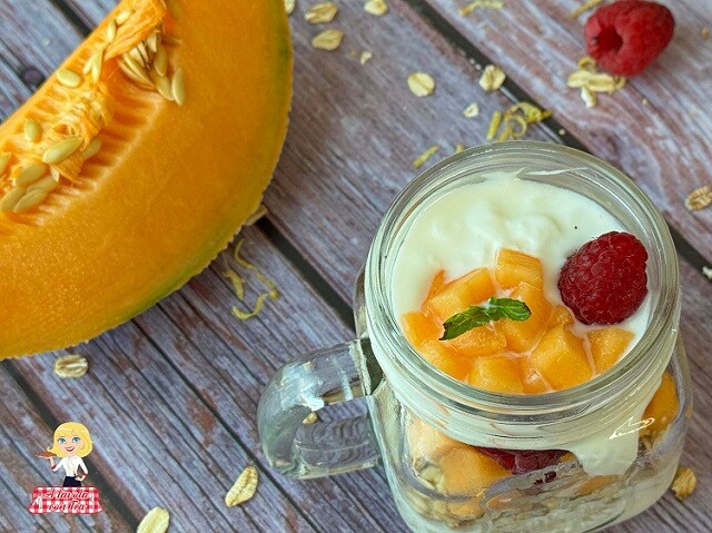 OVERNIGHT OATS CON MELÓN Y FRAMBUESAS