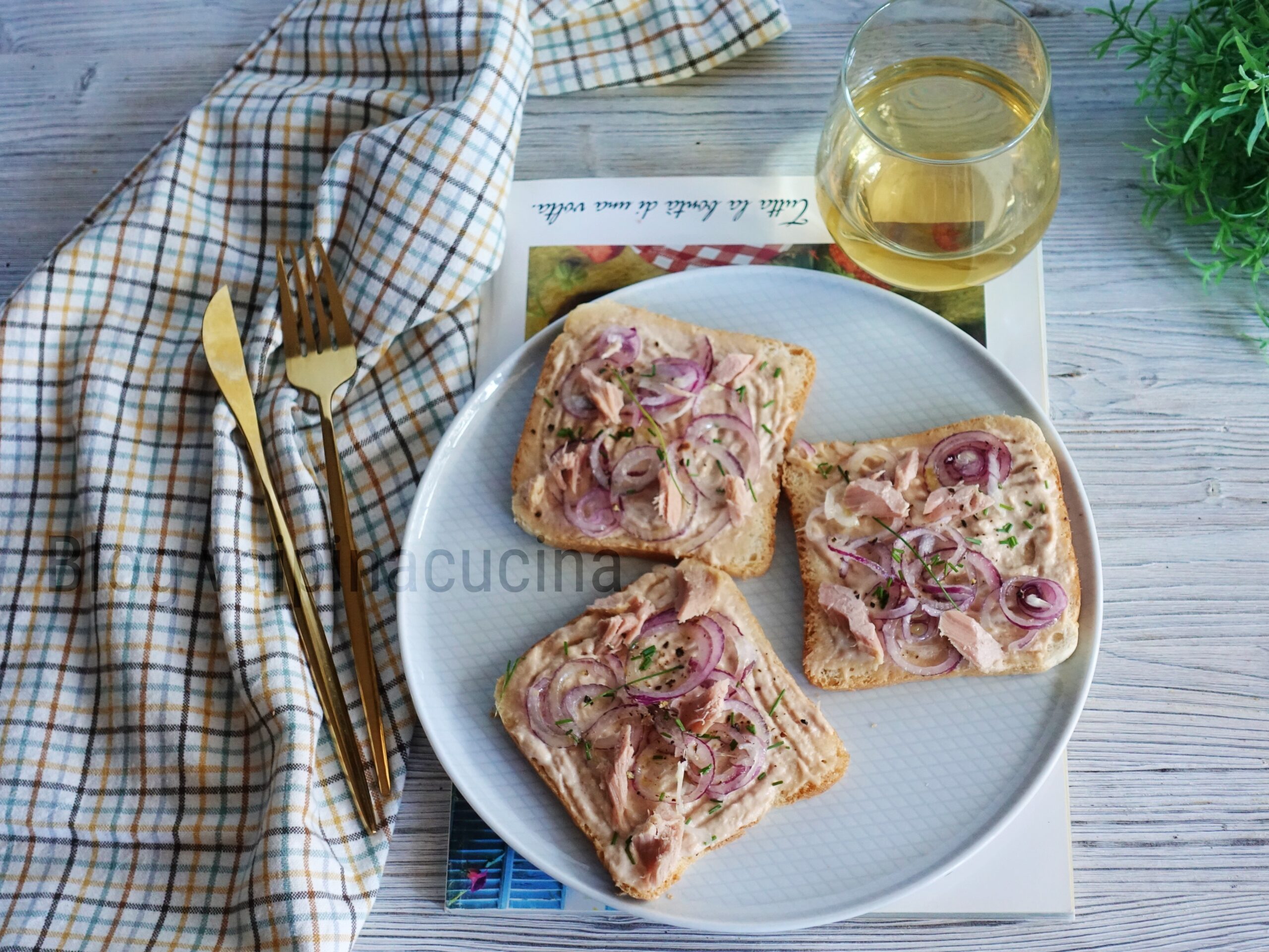 Aperitivo de atún y cebolla