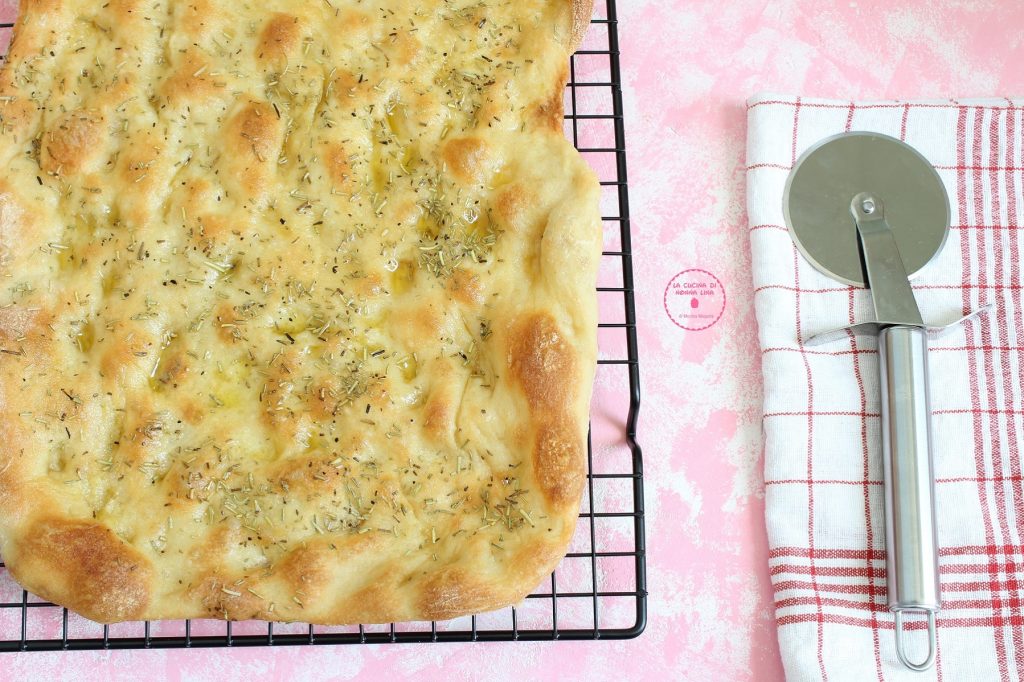 Pizza blanca crujiente | La cocina de la abuela Lina