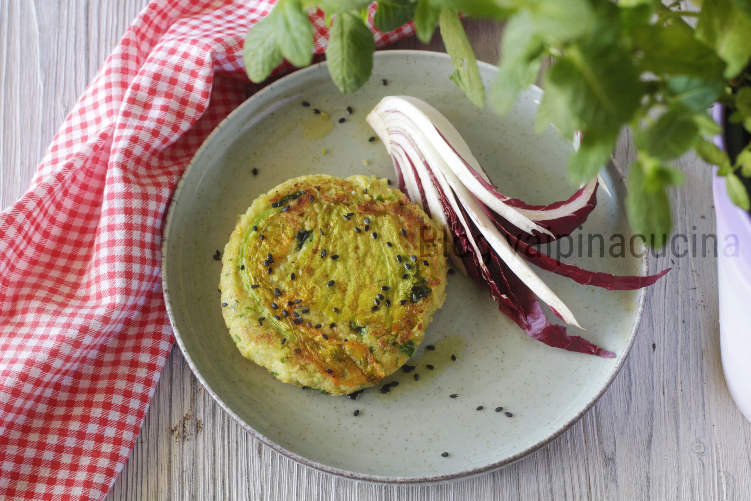 Hamburguesa de calabacín y patatas