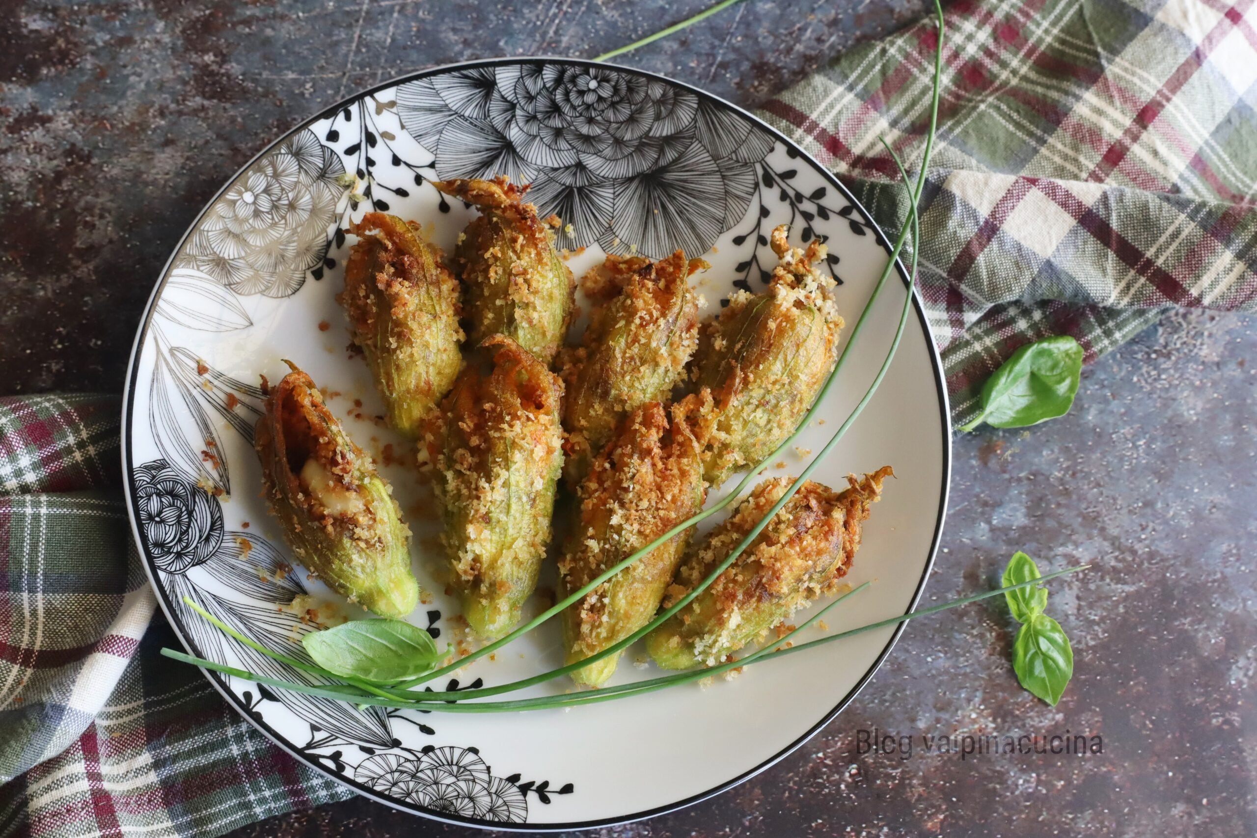 Flores de calabacín con queso y jamón cocido