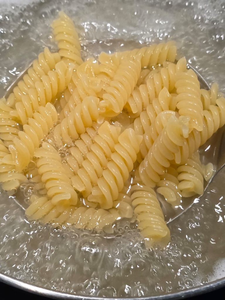 Pasta al pesto al horno