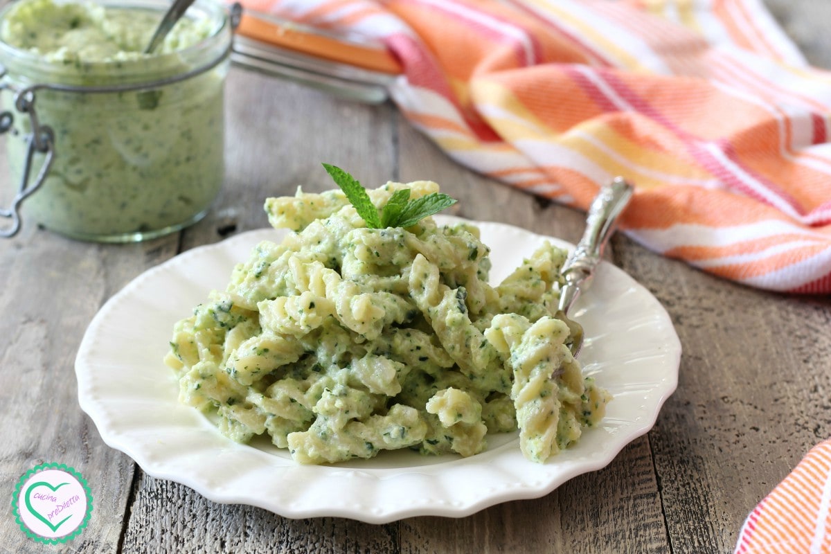 Pasta con calabacines y ricotta