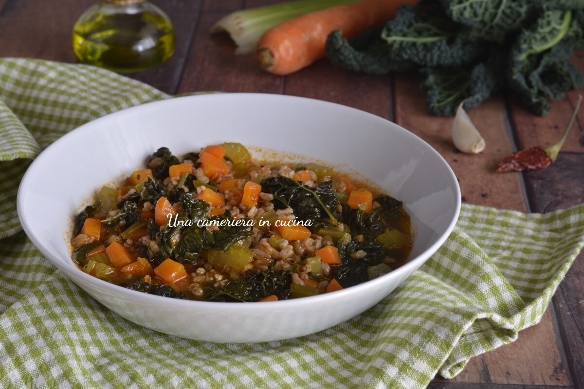 Sopa de espelta y col negra