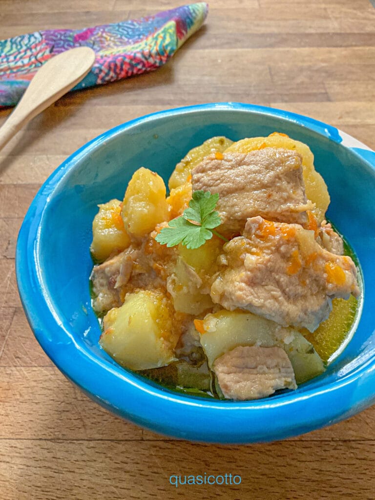 Estofado de cerdo a la cerveza cocido en olla a presión eléctrica
