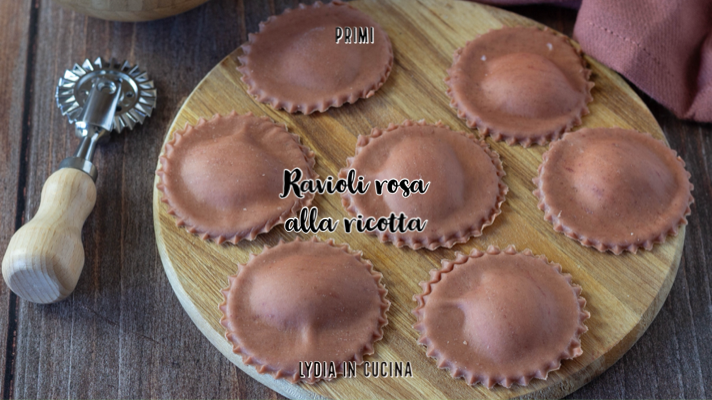 Raviolis rosas con ricotta