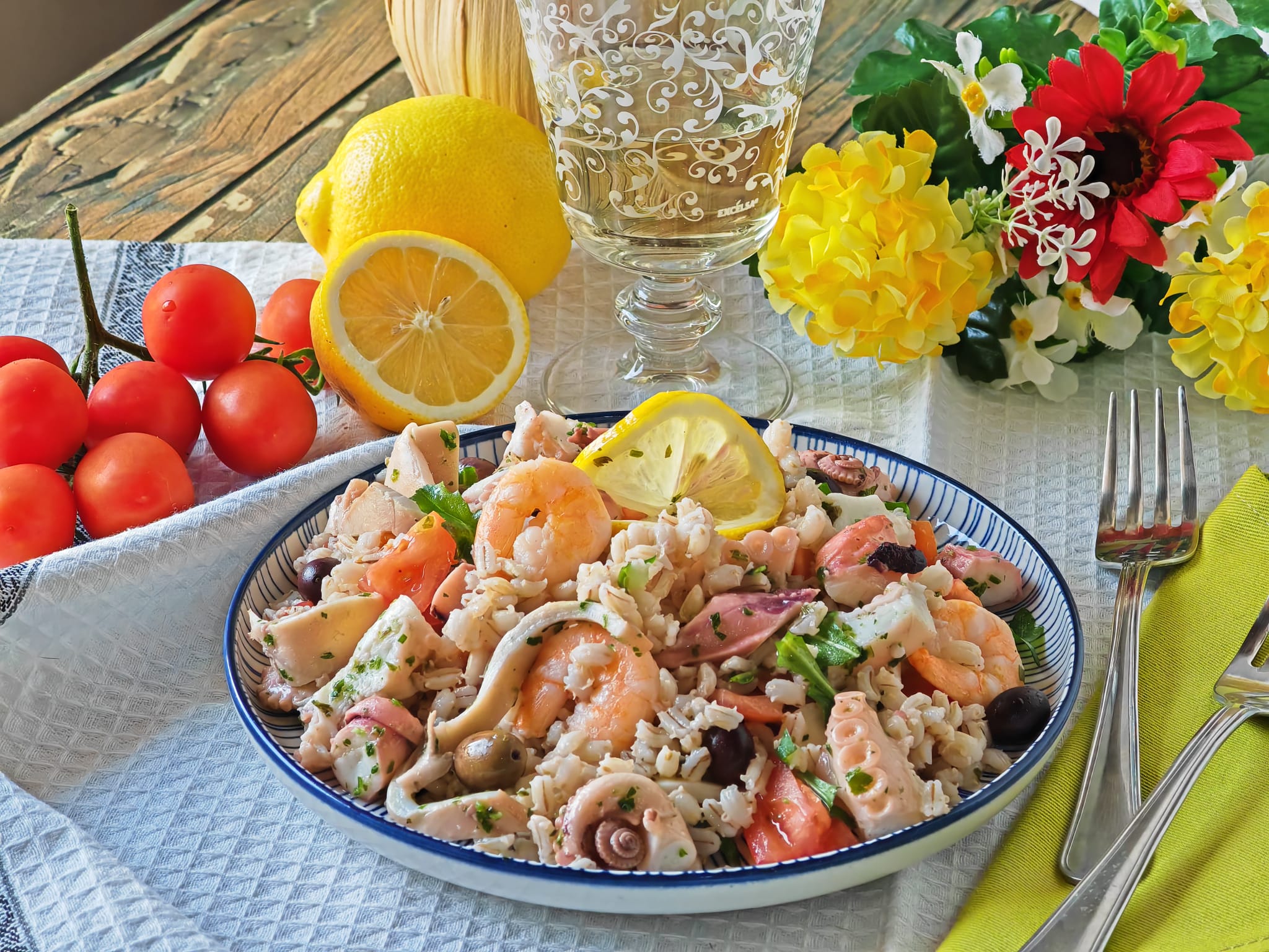 Ensalada de marisco con cebada