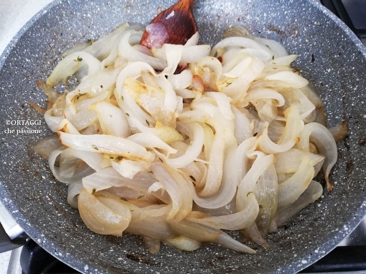 Cebollas a la sartén – receta acompañamiento ligero