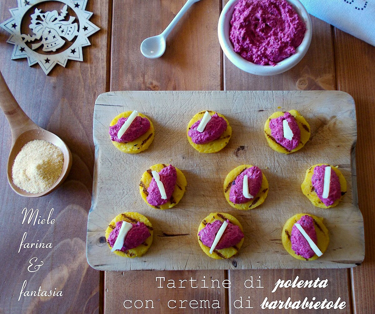 Tartaletas de polenta con crema de remolacha