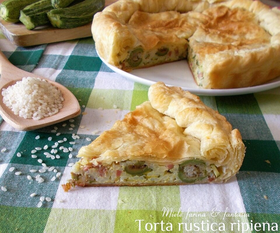 Tarta salada rústica con arroz y calabacines