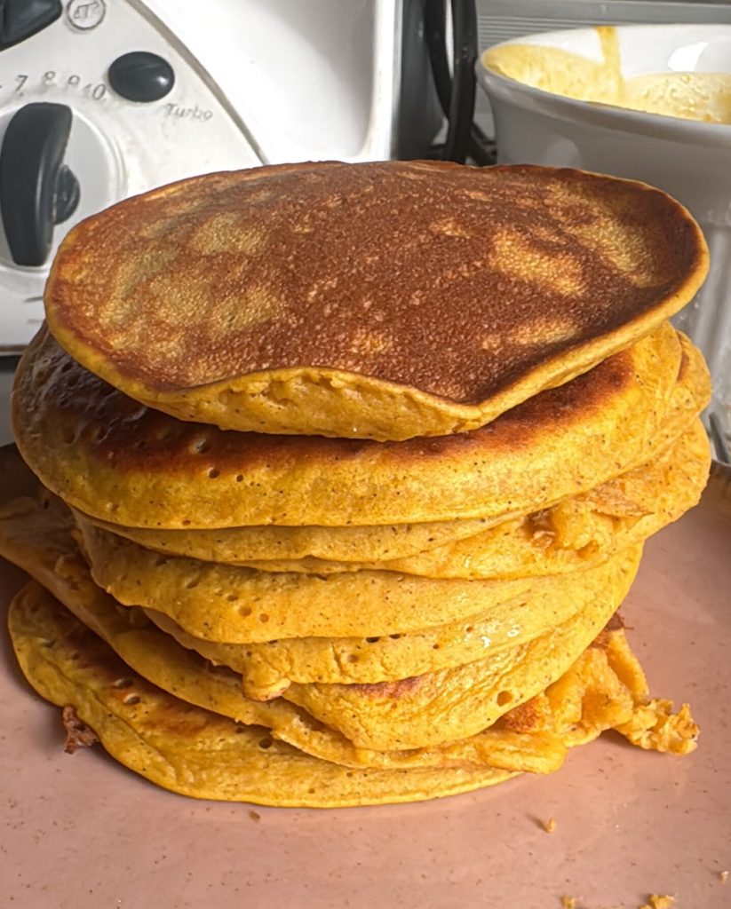 pancakes de calabaza sin azúcar apilados