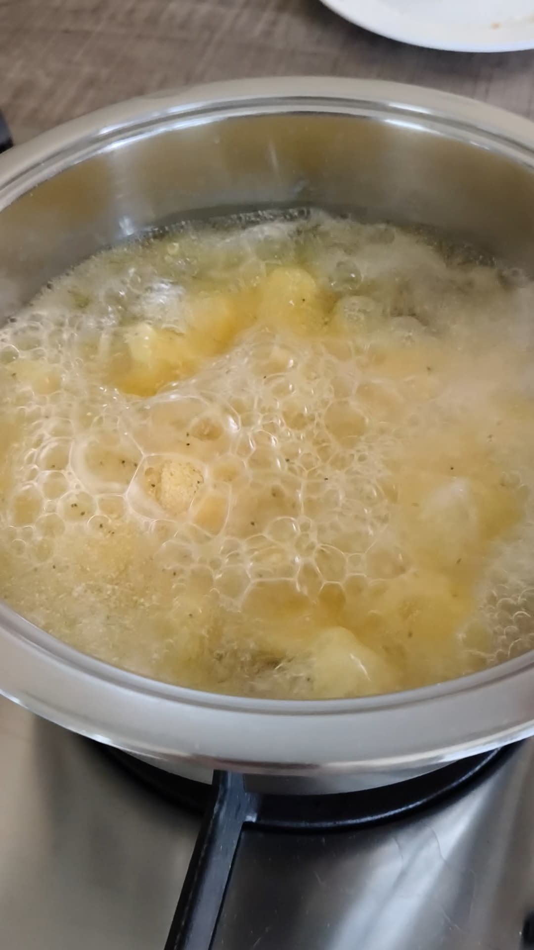 Condimentar los trozos de pan para picatostes