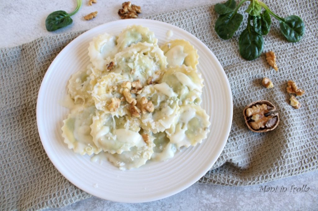 Raviolis de Espinacas con Salsa de Gorgonzola y Nueces