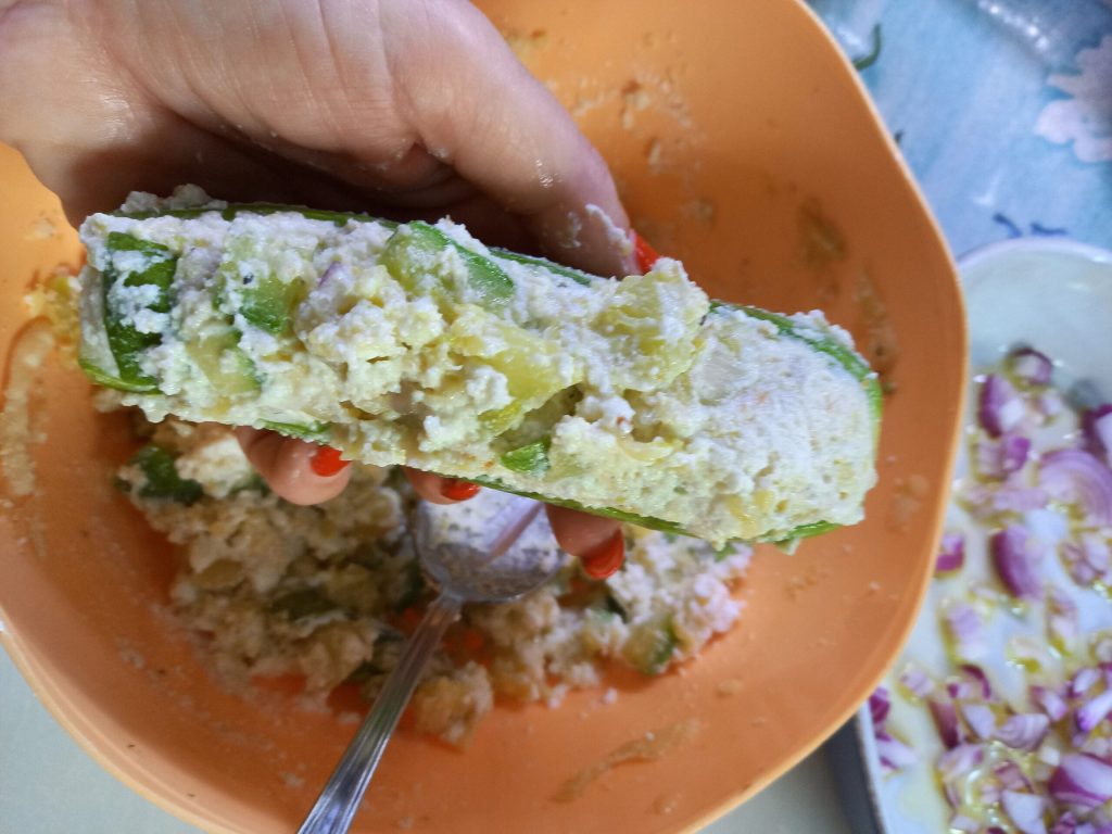 Calabacines rellenos de ricotta con tomatitos