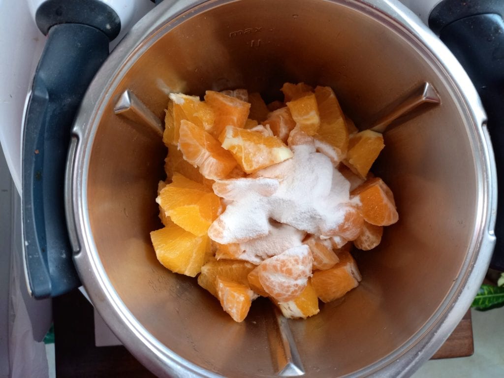 La compota de mandarinas con la piel