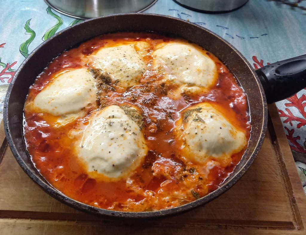 Huevos a la pizzaiola en sartén y con el Bimby
