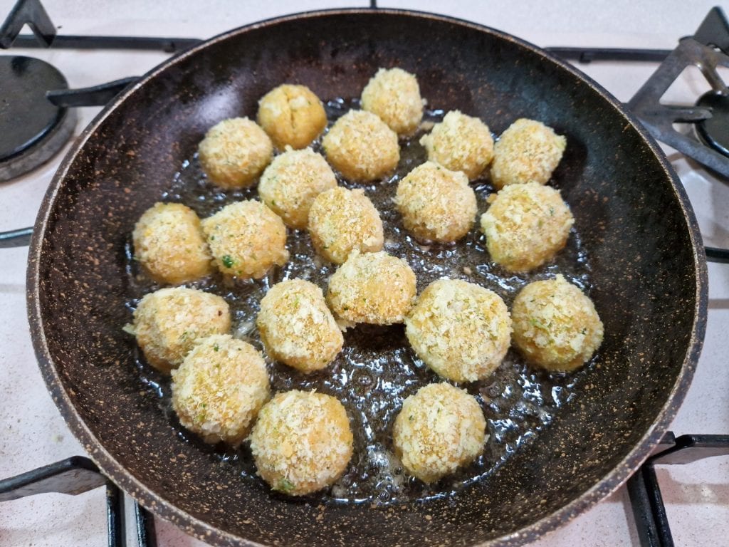 Albóndigas de garbanzos con salsa de curry