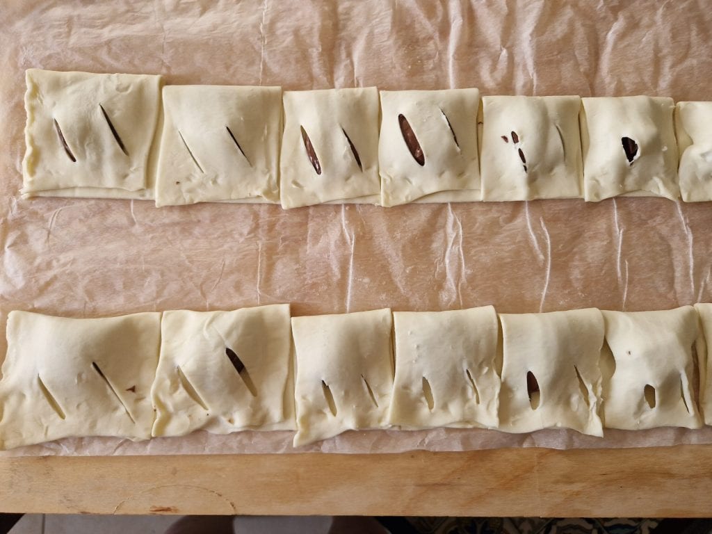 Las galletas rápidas de hojaldre con chocolate