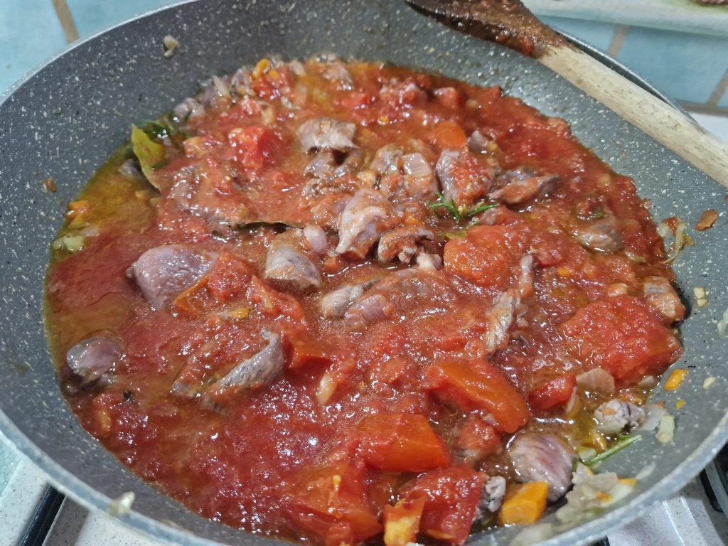 Cómo cocinar el jabalí estofado