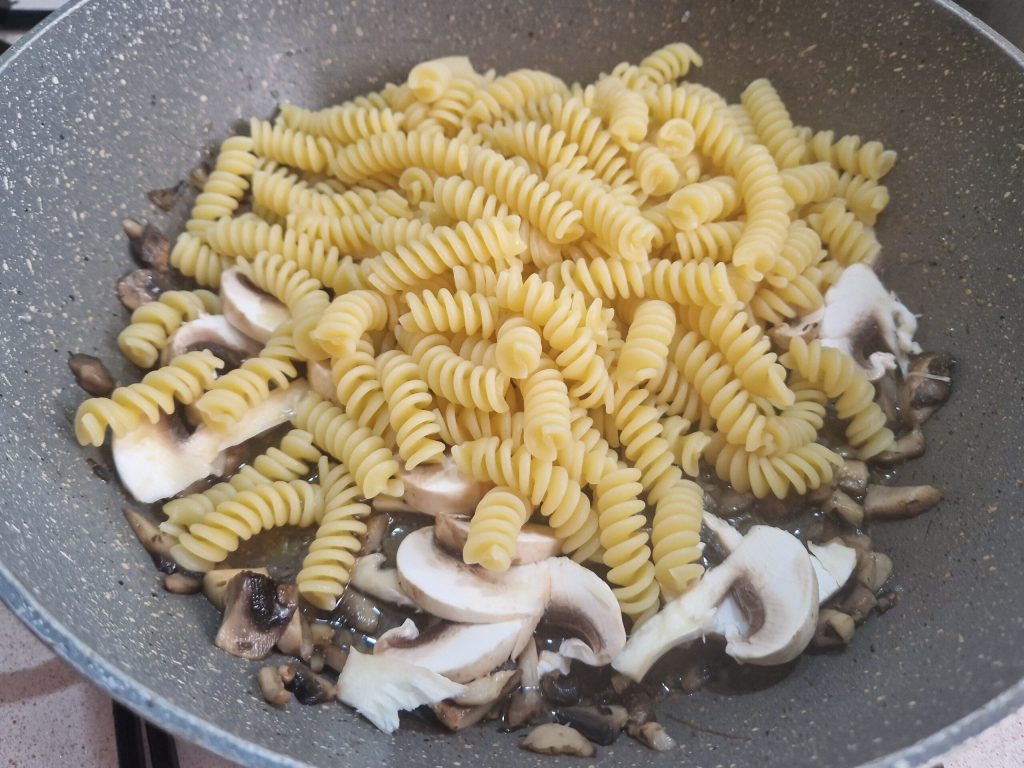 La pasta con champiñones y crema de gorgonzola