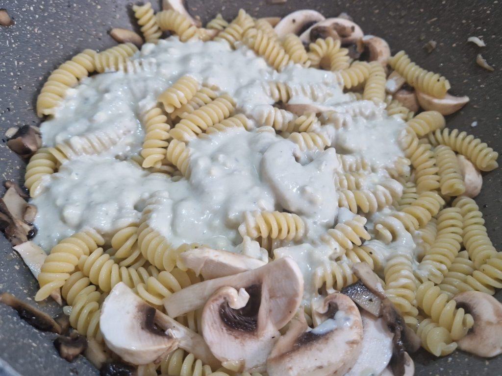La pasta con champiñones y crema de gorgonzola