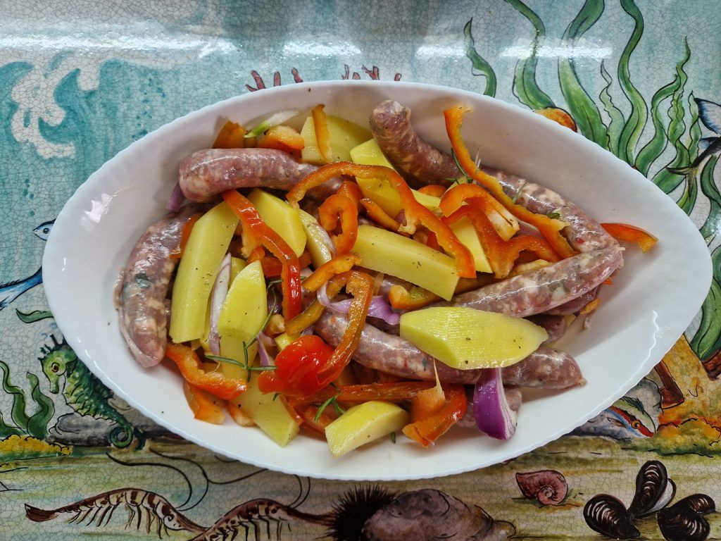 La salchicha pimientos y patatas,