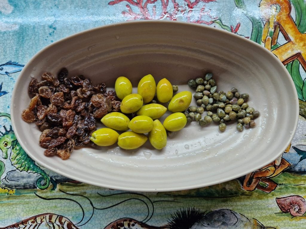 pasas alcaparras aceitunas