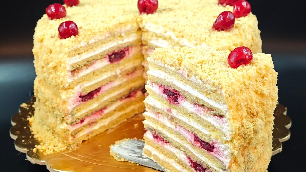 Tarta medovik con guindas