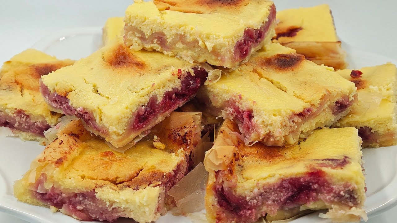 Tarta de masa filo con ricotta y guindas