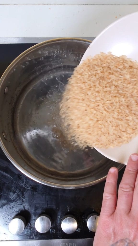 Receta Rápida: Arroz Frito Oriental con Verduras de Temporada, Guisantes y Huevos [+VIDEO]