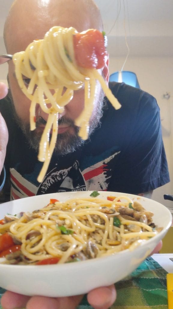 Espaguetis con Almejas y Tomatitos