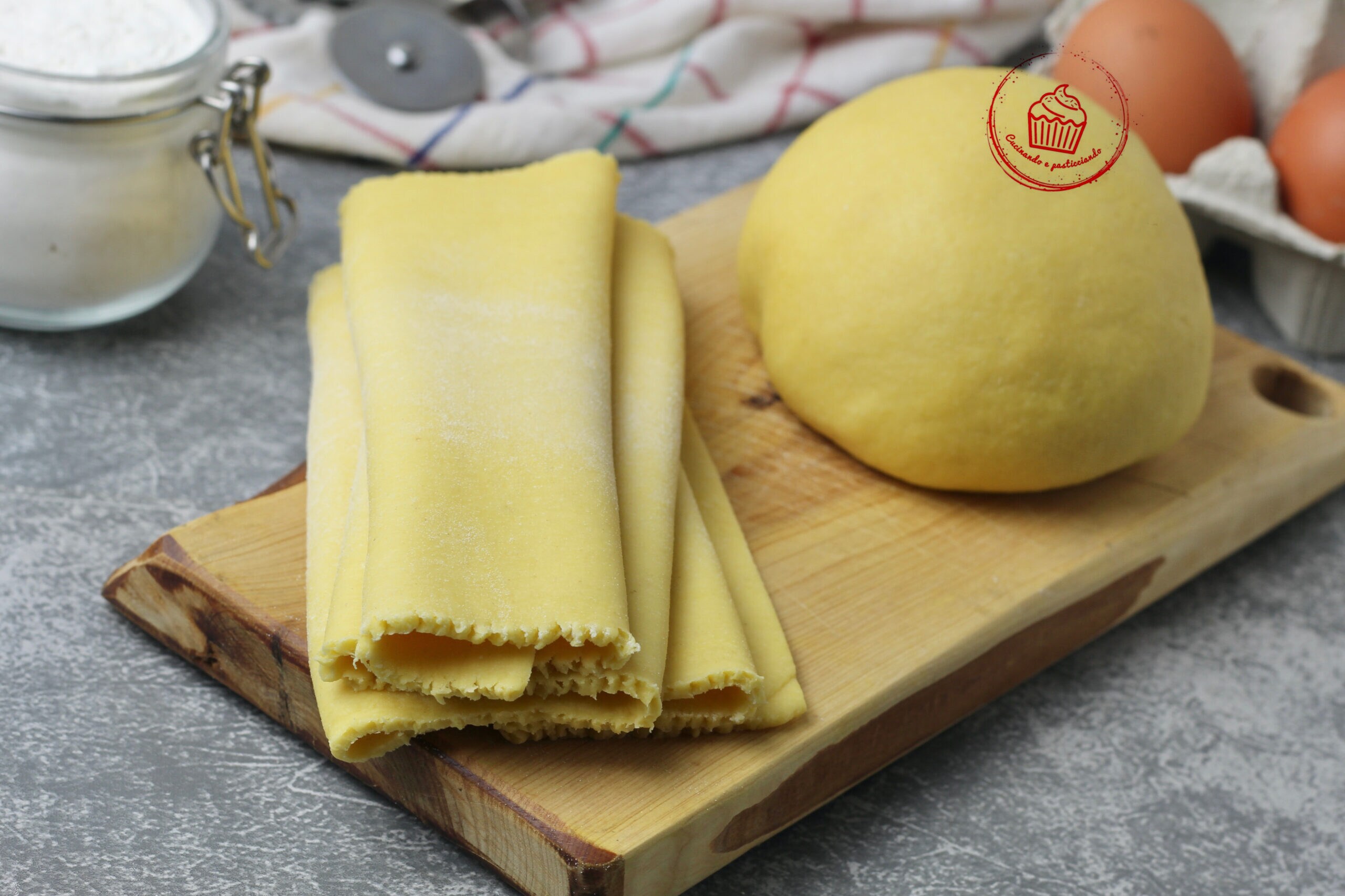 Pasta fresca al huevo hecha en casa