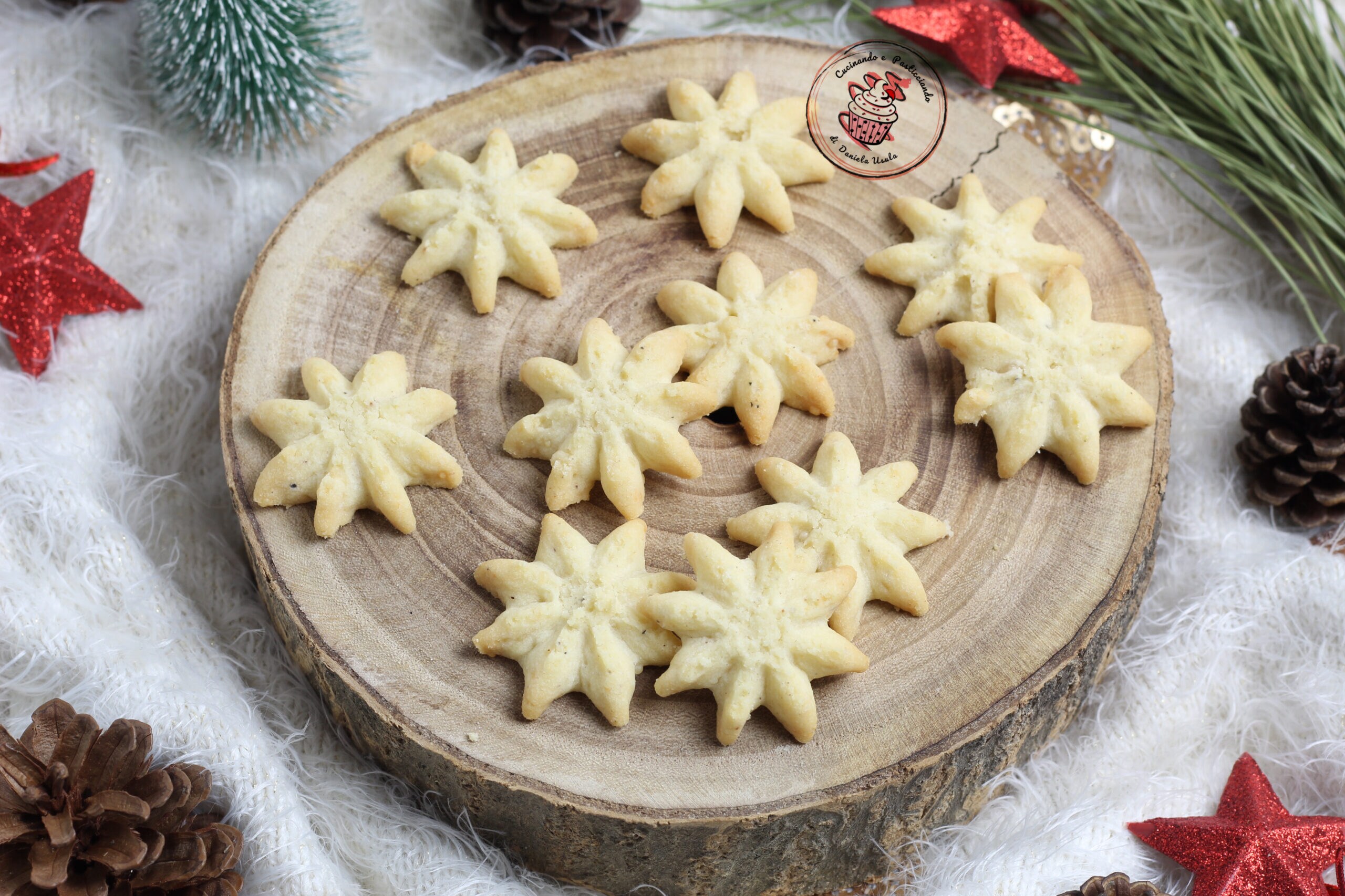 Estrellitas de masa quebrada montada salada, perfectas para entrante en Navidad
