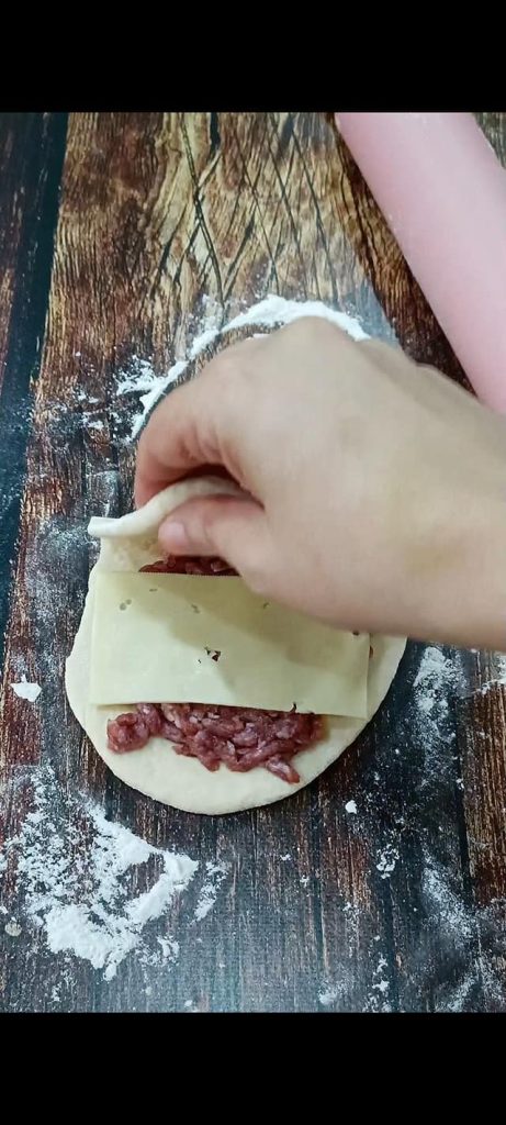Doblamos la parte superior sobre la inferior