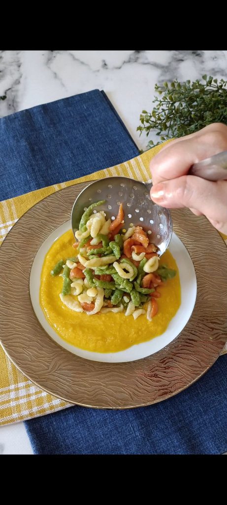 Emplatamos los spätzle