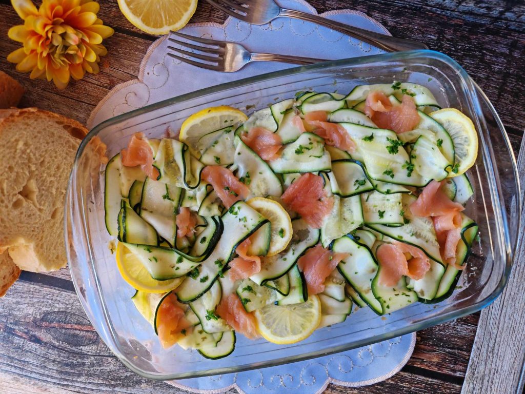Ensalada de calabacín y salmón