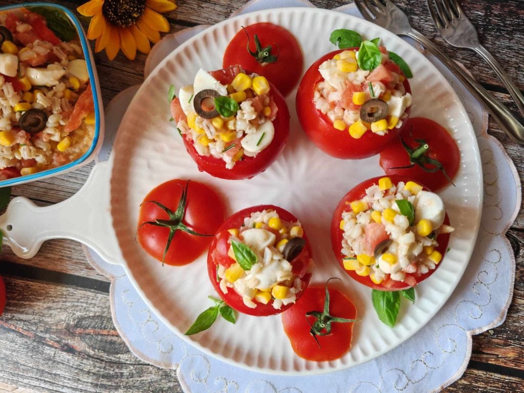 Tomates fríos rellenos