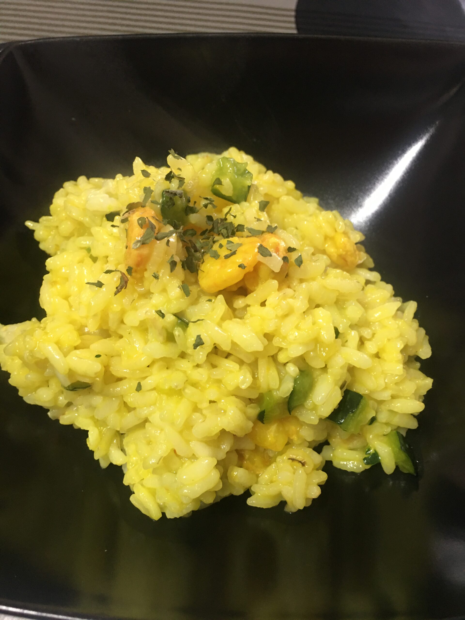Risotto con gambas, calabacines y azafrán con la arrocera