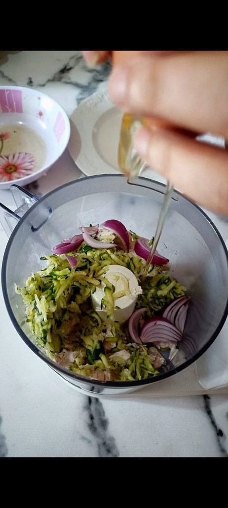 Reunimos los ingredientes en el procesador